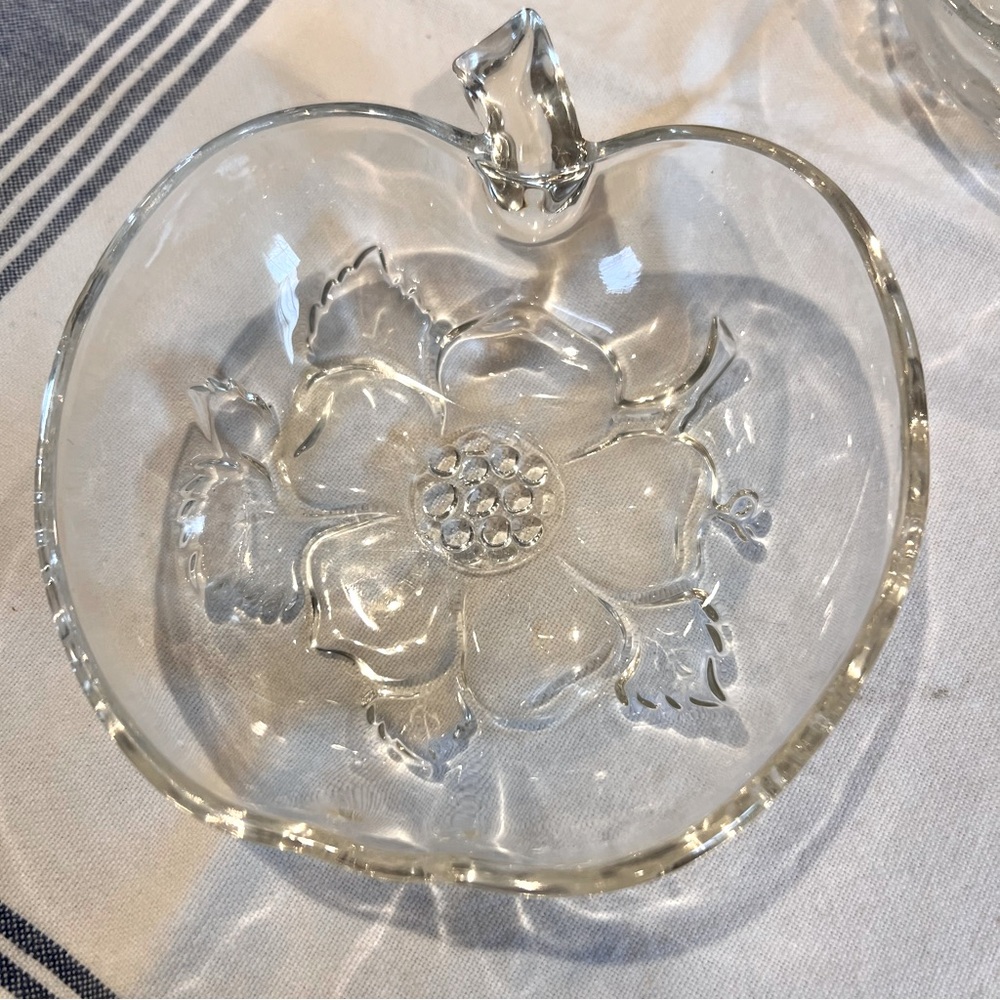HAZEL ATLAS Lot of 4 Glass Apple Blossom Berry Bowls